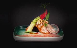 A069 - Nigiri sake mandorle flambe 2 pezzi