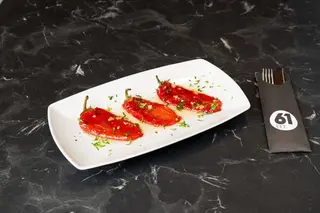 Salata pečena paprika