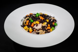 075. Arroz Negro Con Pollo