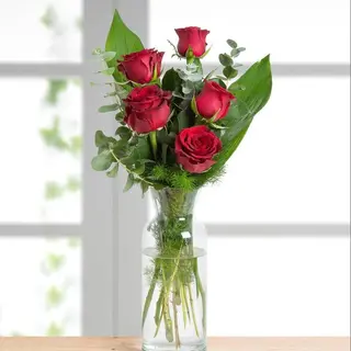 Buchet cu 5 trandafiri freedom
