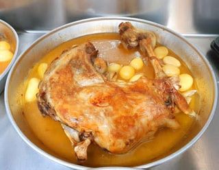Cordero asado con patatas