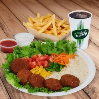 Menú plato falafel, patatas y bebidas