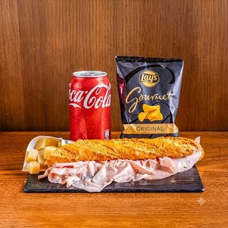 Combo Bocadillo De Mortadela Y Refresco