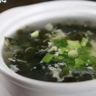 8A.- Sopa De Alga De Mar Y Gambas