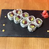 ROLLS ATUN ROJO PEPINO AGUACATE 8 PCS