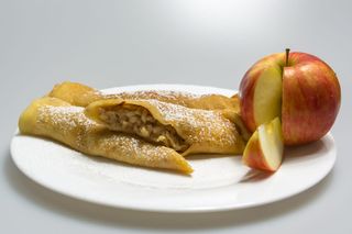 Clătite cu măr caramelizat