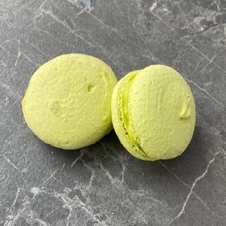 Макаронс "Фисташка-малина"