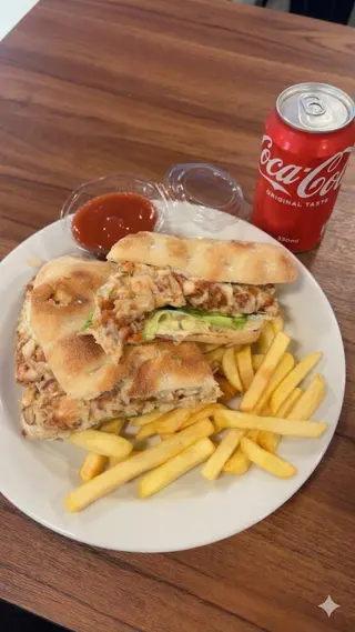 Sendvič Radinović u domaćoj ćabati + Coca Cola