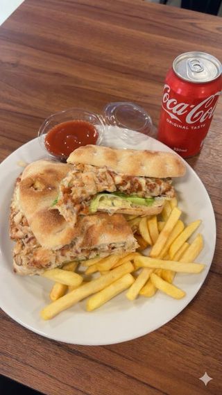 Sendvič Radinović u domaćoj ćabati + Coca Cola