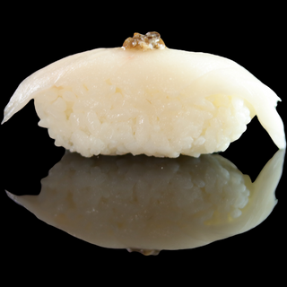 Nigiri De Pez Mantequilla Con Trufa (2 Pzs.)