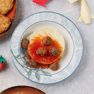 Фрикаделькілер және картоп езіндісі/Пюре с фрикадельками