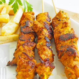 Plato Combinado De Pincho De Pollo