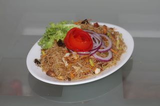 Mix Fried Noodles (Noodles saltato con carne Misto)