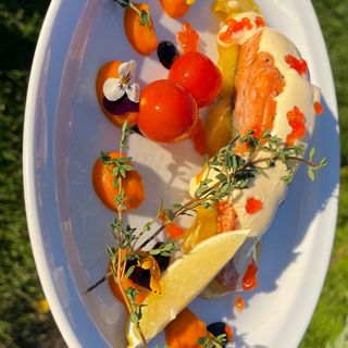 Лосось під ікорно-сирним соусом з морквяним соте(120/100 гр)