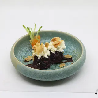 111 Black phila mandorle