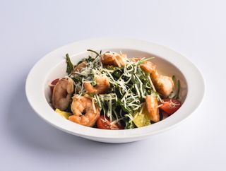 Салат руккола с тигровыми креветками