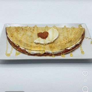 Crêpe Salado De Sobrasada, miel y queso de cabra