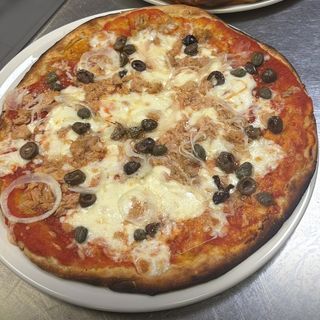Pizza De Tonno (33 cm.)
