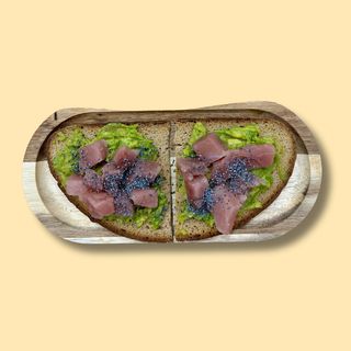 Avocado toast tonno