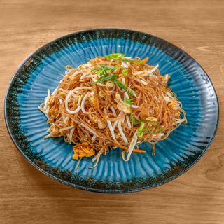 Pasta di riso saltato con verdure e uova