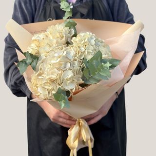 Buchet 3 hortensia, eucalipt