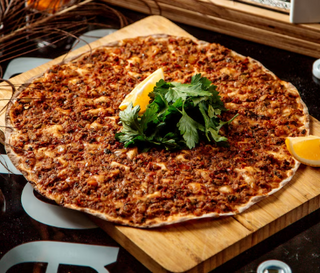 Pide de atún y bacon (34 cm.)