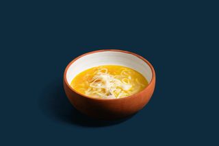 Суп куриный с домашней лапшой