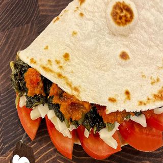 L5 - Mozzarella, melanzane, pomodori secchi e pesto