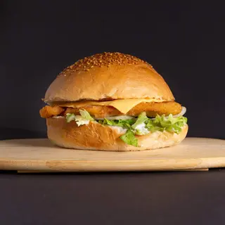 Chicken burger s pomfritom