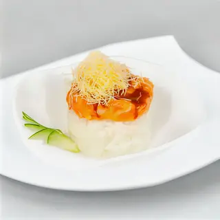 87. Tartare di sake con riso