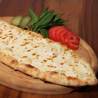 Pide z mozzarellą (Wegańska)