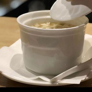 Zuppa wonton con gambero e alghe 