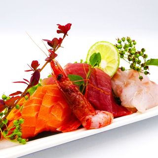 213.Sashimi misto con amaebi 7pz