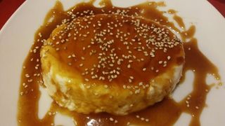 Rulos De Queso De Cabra Con Miel Y Sésamo