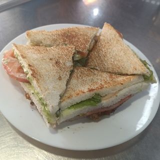 Sándwich Especial De Pollo