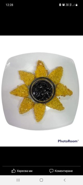 Топени сиренца с корнфлейкс със сладко от боровинки