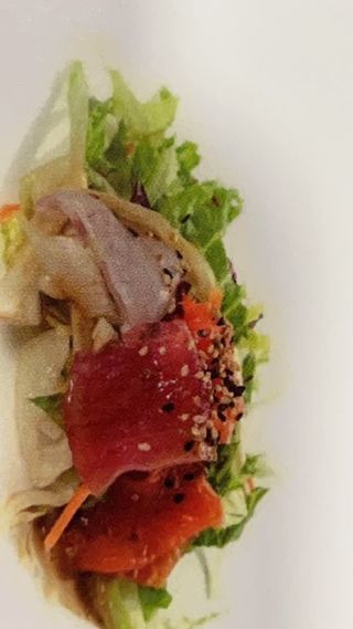 19. Insalata con pesce crudo 