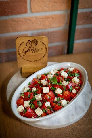 Salata de rosii cu telemea de vaca