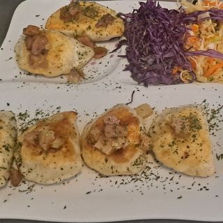 Pierogi z pieczarkami i żółtym serem