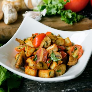 Салат с брынзой и шампиньонами