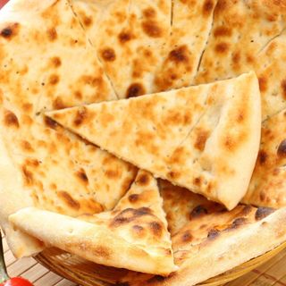 Focaccia cu usturoi si parmezan