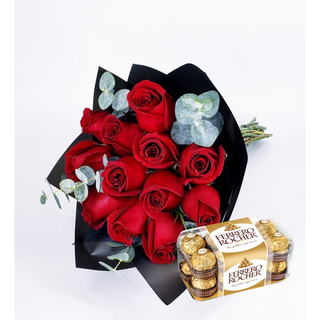 18 წითელი ვარდის თაიგული როშენის შოკოლადთან ერთად