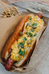 Бостон з ковбаскою, пряною кукурудзою та соусом Чеддер