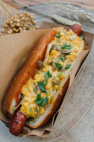 Бостон з ковбаскою, пряною кукурудзою та соусом Чеддер