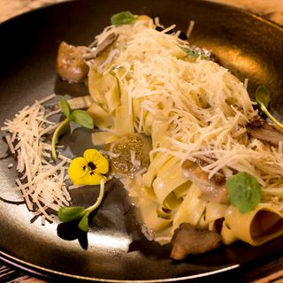 Талятели с манатарки и крем от трюфели