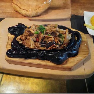 Kurczak na gorącym półmisku