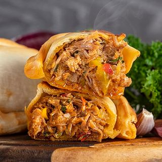 Empanada Gourmet De Cochinita