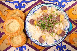 Бешбармак с кониной и пикантным казы 560 гр.)