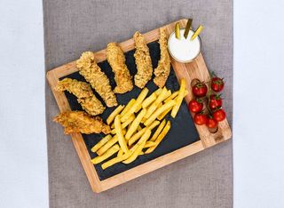 6бр пилешки филенца + гарнитура (картофи или царевица)