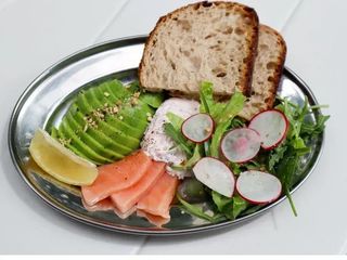 Сніданок з авокадо та лососем (330g)